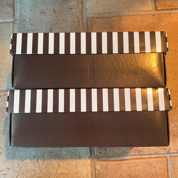 2 Henri Bendel Gift Boxes and Ribbon - Picture 8 of 10